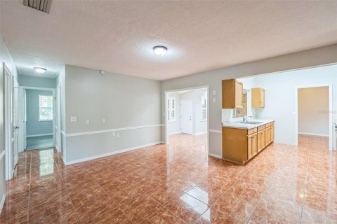 House in Longwood, Florida 4 bedrooms, 193.24 sq.m. № 1800035 - photo 6