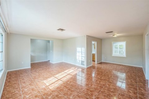 House in Longwood, Florida 4 bedrooms, 193.24 sq.m. № 1800035 - photo 10