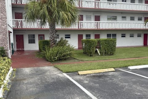 Condominio en alquiler en Lauderdale Lakes, Florida, 2 dormitorios, 96.99 m2 № 1925931 - foto 1