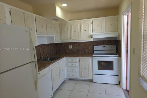 Condominio en alquiler en Lauderdale Lakes, Florida, 2 dormitorios, 96.99 m2 № 1925931 - foto 24