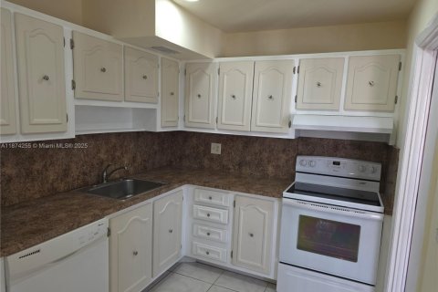 Condominio en alquiler en Lauderdale Lakes, Florida, 2 dormitorios, 96.99 m2 № 1925931 - foto 23