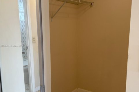 Condominio en alquiler en Lauderdale Lakes, Florida, 2 dormitorios, 96.99 m2 № 1925931 - foto 5