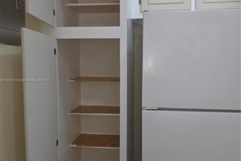 Condominio en alquiler en Lauderdale Lakes, Florida, 2 dormitorios, 96.99 m2 № 1925931 - foto 25