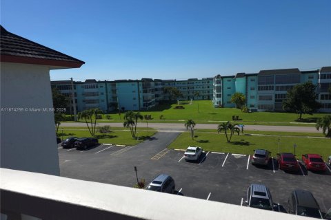 Condominio en alquiler en Lauderdale Lakes, Florida, 2 dormitorios, 96.99 m2 № 1925931 - foto 28