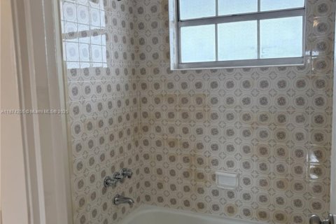 Condominio en alquiler en Lauderdale Lakes, Florida, 2 dormitorios, 96.99 m2 № 1925931 - foto 16