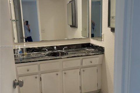 Condominio en alquiler en Lauderdale Lakes, Florida, 2 dormitorios, 96.99 m2 № 1925931 - foto 3