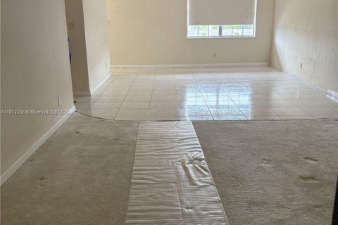 Condominio en alquiler en Lauderdale Lakes, Florida, 2 dormitorios, 96.99 m2 № 1925931 - foto 8