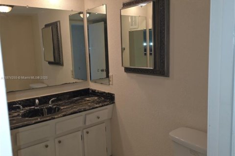 Condominio en alquiler en Lauderdale Lakes, Florida, 2 dormitorios, 96.99 m2 № 1925931 - foto 18