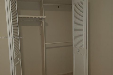 Condominio en alquiler en Lauderdale Lakes, Florida, 2 dormitorios, 96.99 m2 № 1925931 - foto 22