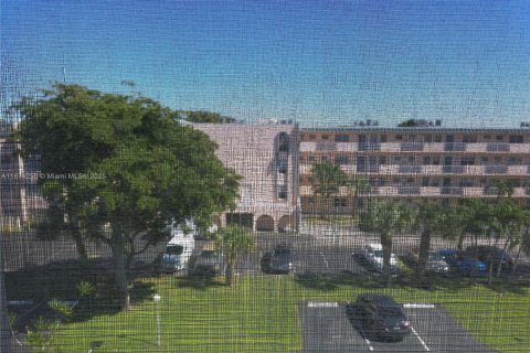 Condominio en alquiler en Lauderdale Lakes, Florida, 2 dormitorios, 96.99 m2 № 1925931 - foto 30