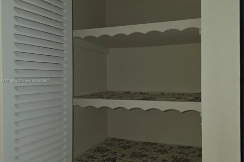 Condominio en alquiler en Lauderdale Lakes, Florida, 2 dormitorios, 96.99 m2 № 1925931 - foto 13