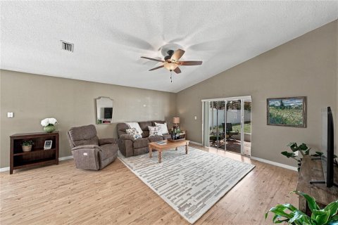 House in Apollo Beach, Florida 3 bedrooms, 133.59 sq.m. № 2425511 - photo 5
