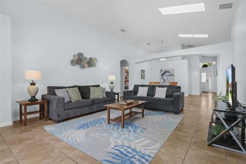 Casa en venta en Davenport, Florida, 5 dormitorios, 205.13 m2 № 1822281 - foto 5