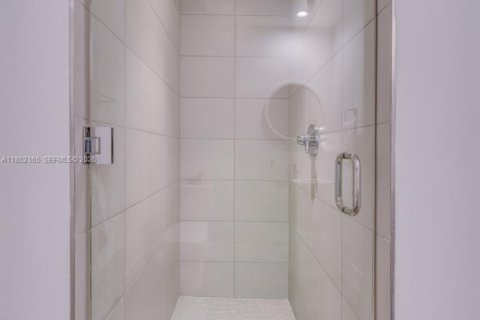 Купить кондоминиум в Майами, Флорида 2 спальни, 116.22м2, № 2054781 - фото 12