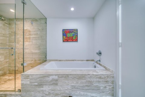 Купить кондоминиум в Майами, Флорида 2 спальни, 116.22м2, № 2054781 - фото 20