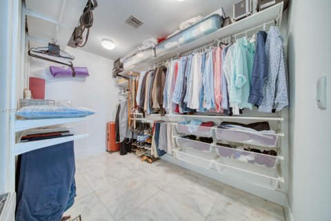 Купить кондоминиум в Майами, Флорида 2 спальни, 116.22м2, № 2054781 - фото 22