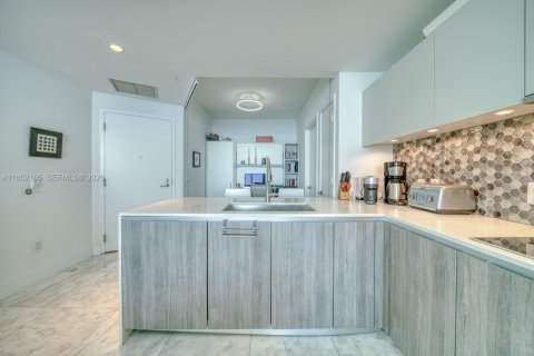 Купить кондоминиум в Майами, Флорида 2 спальни, 116.22м2, № 2054781 - фото 10