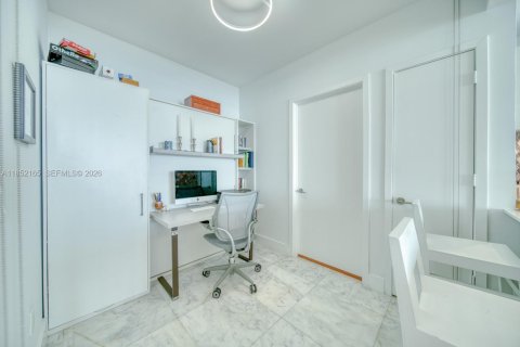 Купить кондоминиум в Майами, Флорида 2 спальни, 116.22м2, № 2054781 - фото 9