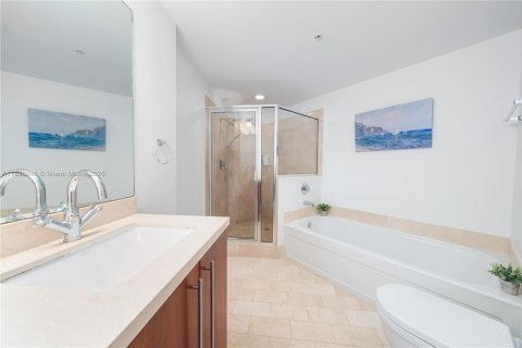 Condo in Miami, Florida, 2 bedrooms  № 1818772 - photo 18