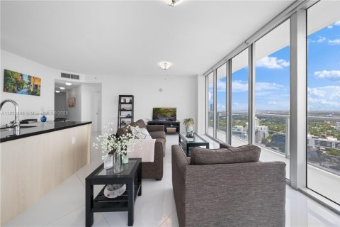 Condo in Miami, Florida, 2 bedrooms  № 1818772 - photo 8