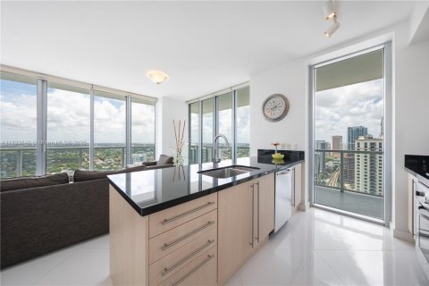 Condo in Miami, Florida, 2 bedrooms  № 1818772 - photo 2