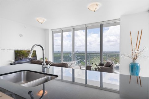 Condo in Miami, Florida, 2 bedrooms  № 1818772 - photo 6