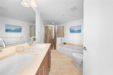 Condo in Miami, Florida, 2 bedrooms  № 1818772 - photo 17