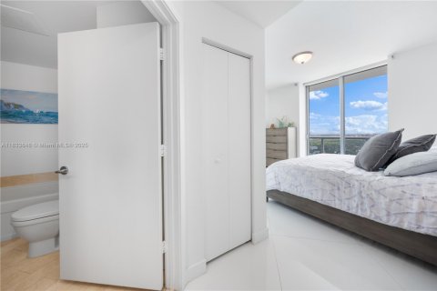 Condo in Miami, Florida, 2 bedrooms  № 1818772 - photo 16