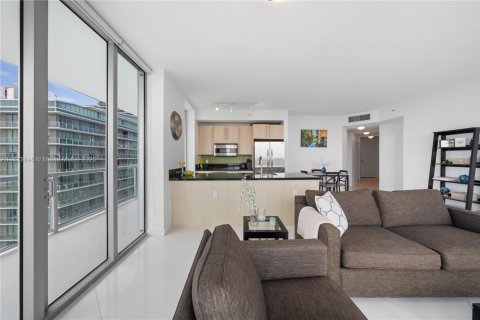 Condo in Miami, Florida, 2 bedrooms  № 1818772 - photo 12
