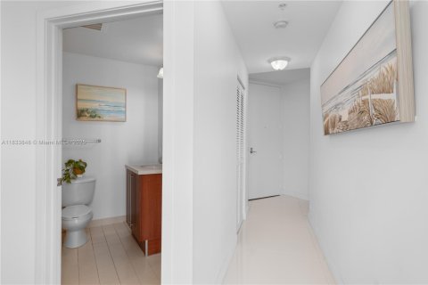 Condo in Miami, Florida, 2 bedrooms  № 1818772 - photo 20