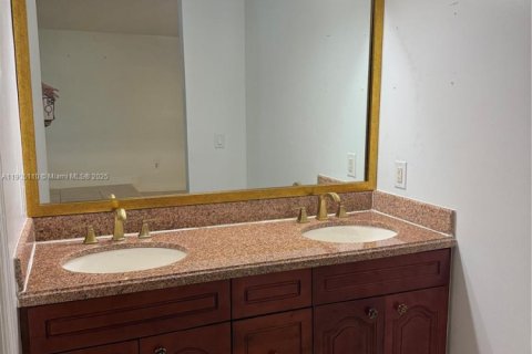 Купить виллу или дом в Хайалиа, Флорида 4 спальни, 205.96м2, № 1955904 - фото 4