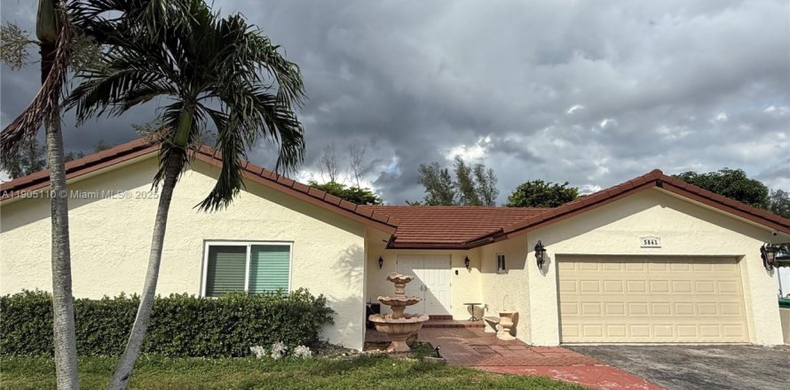 Дом в Хайалиа, Флорида 4 спальни, 205.96м2 № 1955904