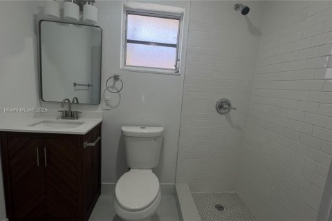 Apartamento en alquiler en Miami, Florida, 2 dormitorios, 60.39 m2 № 1981538 - foto 12