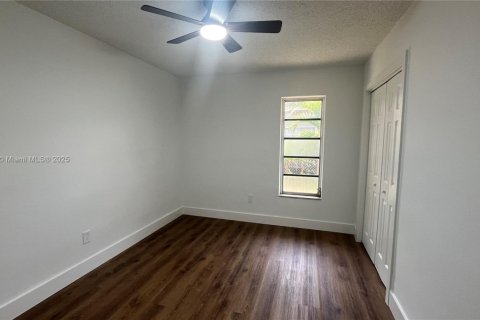 Apartamento en alquiler en Miami, Florida, 2 dormitorios, 60.39 m2 № 1981538 - foto 8