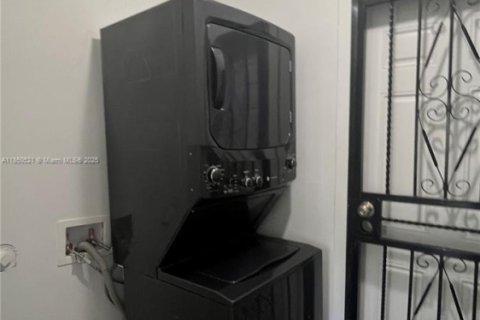 Apartamento en alquiler en Miami, Florida, 2 dormitorios, 60.39 m2 № 1981538 - foto 13