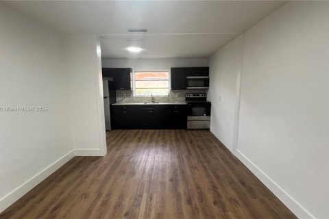 Apartamento en alquiler en Miami, Florida, 2 dormitorios, 60.39 m2 № 1981538 - foto 5