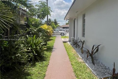 Apartamento en alquiler en Miami, Florida, 2 dormitorios, 60.39 m2 № 1981538 - foto 14