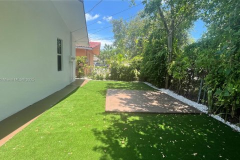 Apartamento en alquiler en Miami, Florida, 2 dormitorios, 60.39 m2 № 1981538 - foto 15