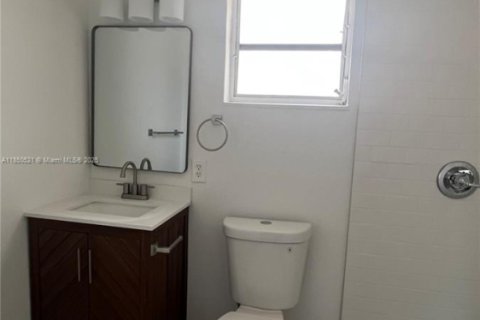 Apartamento en alquiler en Miami, Florida, 2 dormitorios, 60.39 m2 № 1981538 - foto 11