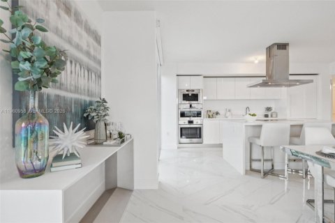 Condo in Sunny Isles Beach, Florida, 3 bedrooms  № 2033767 - photo 17
