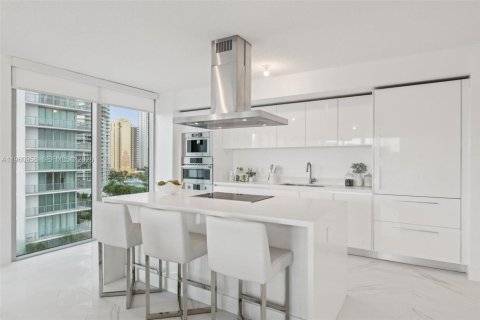 Condo in Sunny Isles Beach, Florida, 3 bedrooms  № 2033767 - photo 12