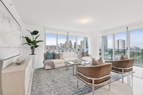 Condo in Sunny Isles Beach, Florida, 3 bedrooms  № 2033767 - photo 8