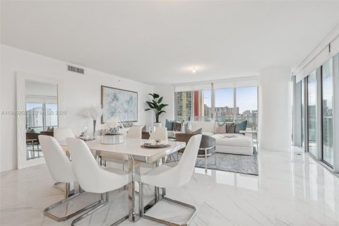 Condo in Sunny Isles Beach, Florida, 3 bedrooms  № 2033767 - photo 16