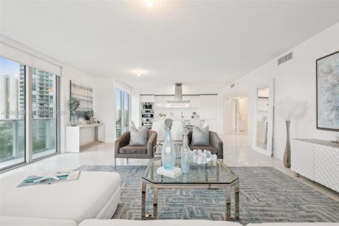 Condo in Sunny Isles Beach, Florida, 3 bedrooms  № 2033767 - photo 11