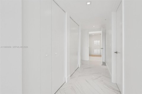 Condo in Sunny Isles Beach, Florida, 3 bedrooms  № 2033767 - photo 23