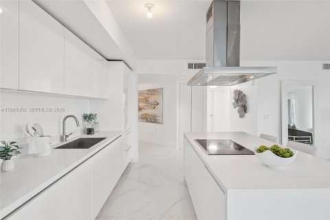 Condo in Sunny Isles Beach, Florida, 3 bedrooms  № 2033767 - photo 20