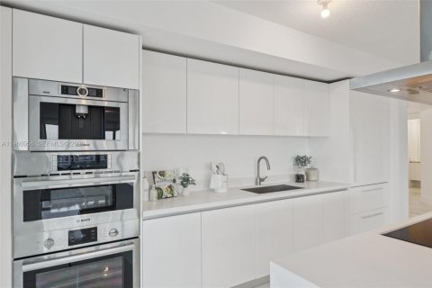 Condo in Sunny Isles Beach, Florida, 3 bedrooms  № 2033767 - photo 21