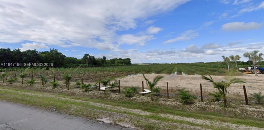 Commercial property in Miami-Dade, Florida № 2003303