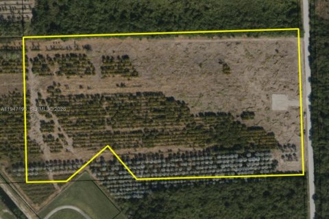 Commercial property in Miami-Dade, Florida № 2003303 - photo 17