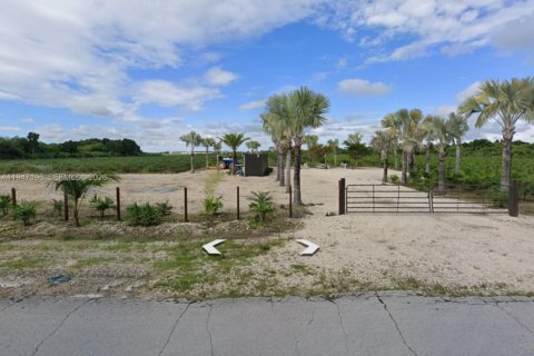 Commercial property in Miami-Dade, Florida № 2003303 - photo 2